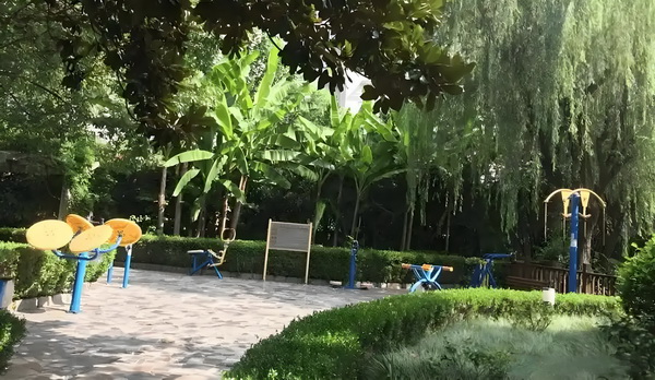 偶遇何猷君穿两年前的增高鞋，奚梦瑶外八严重